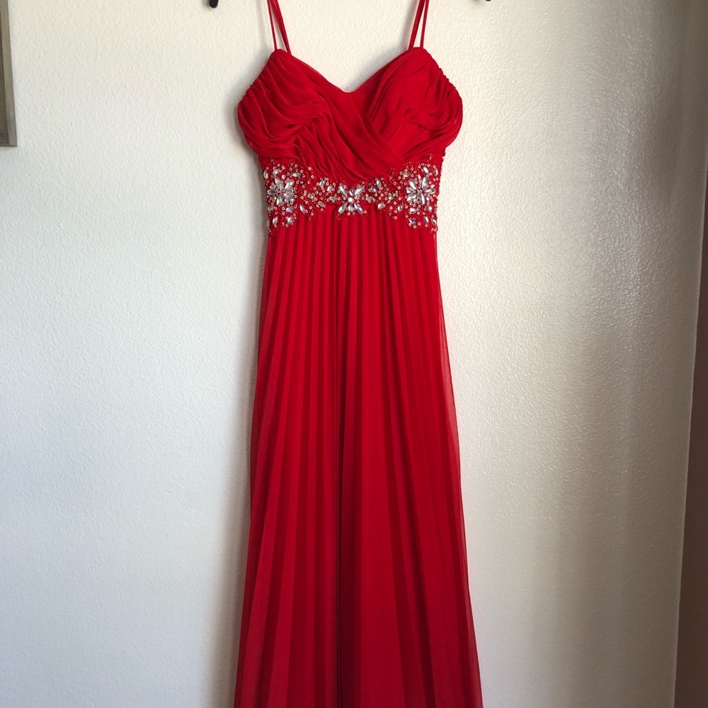 PROM DRESS 😍❣️ Classy Red & Diamond Look